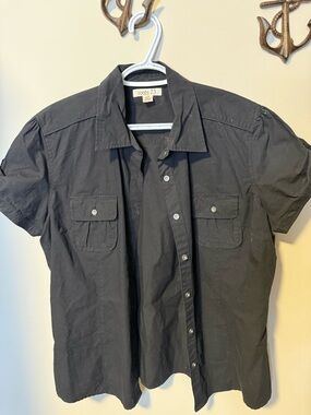 Roots Black Short Sleeve Button-Down Shirt with Chest Pockets